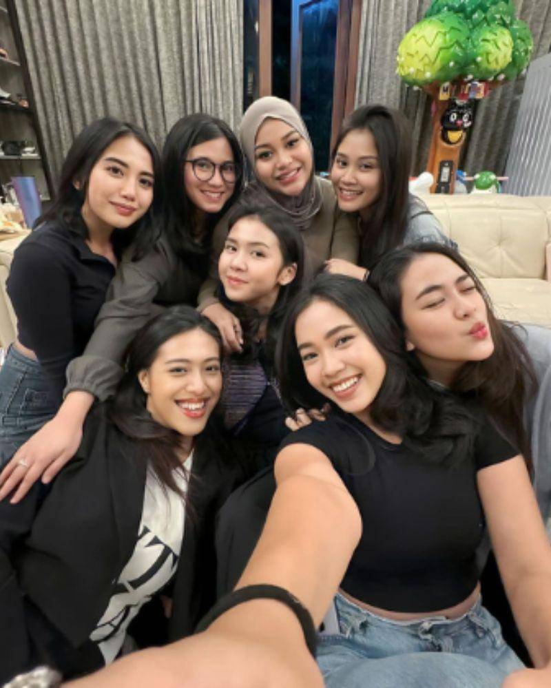 Instagram.com/aurelie.hermansyah